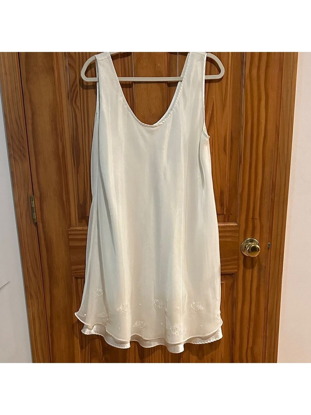 Elegant White Sleeveless Dress
